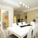 Вилла Altos De