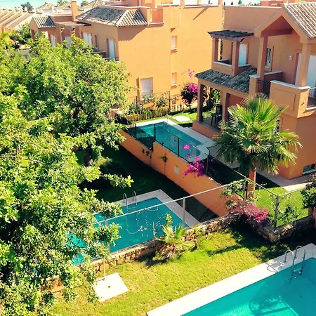 ヴィラ Altos De *